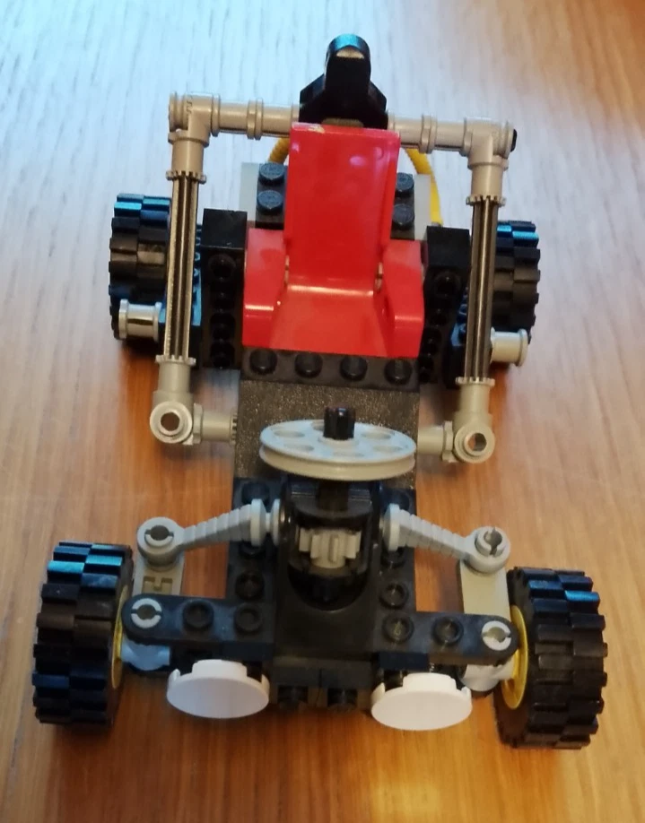 LEGO Technic 8832 Roadster, photo 3 of 5