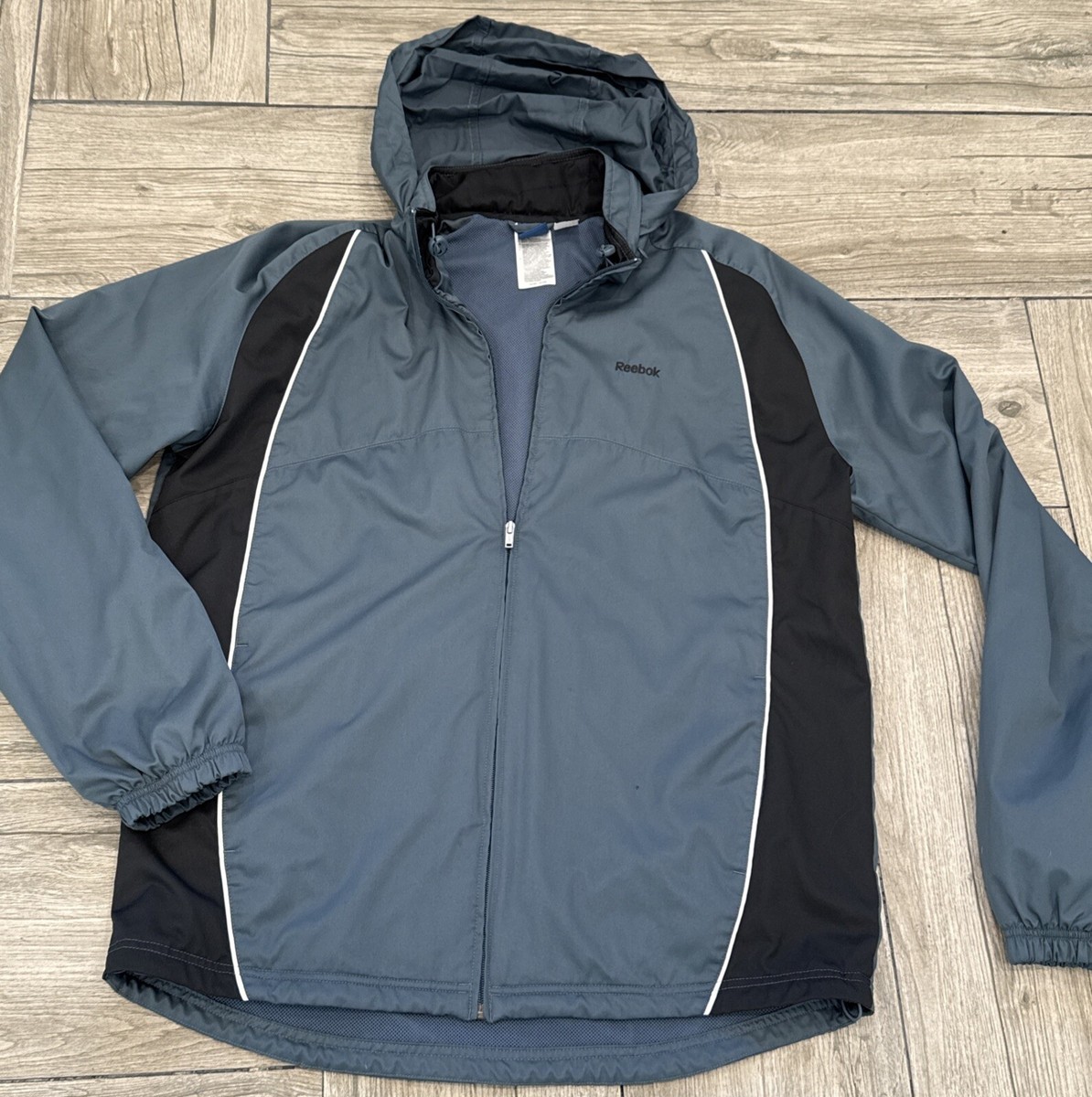 Reebok windbreaker track jacket fulll zip mesh lined Packable hood size XL