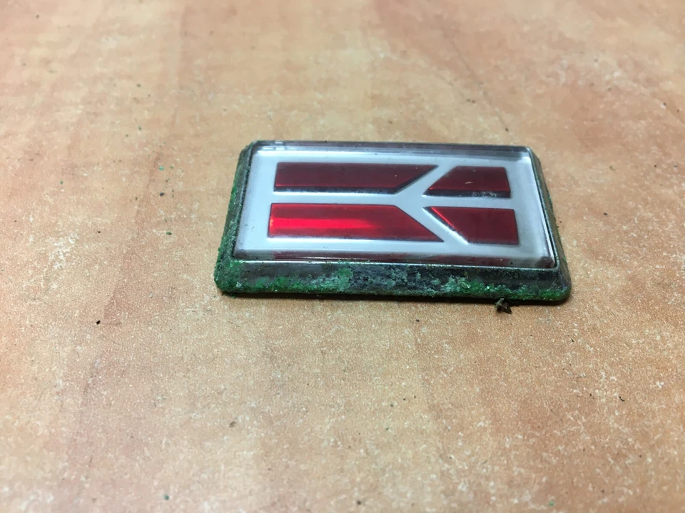 Oldsmobile Delta 88 Wheel Cover Emblem 1980-1983 Olds Custom Cruiser - Image 3 of 3