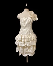 VICTOR COSTA VINTAGE 198OS COUTURE  CREAM TAFFETA STRAPLESS DRESS TIERED