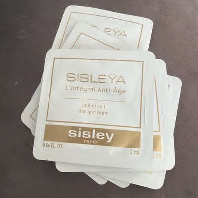 Sisley  Sisleÿa L Intégral Anti-Âge Day and Night Cream 9 2ml
