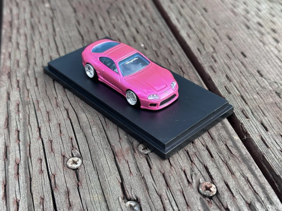 Abrigo transparente automotriz Hotwheels Toyota Supra rosa intenso hecho a medida Foto 4 de 4