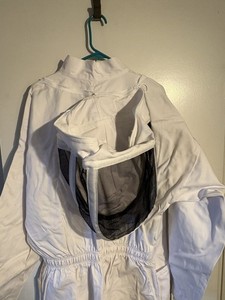Mann Lake Beekeeper Suit, Zippered Veil, Excellent used condition, with gloves!!