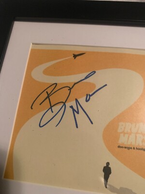 SIGNED AND FRAMED BRUNO MARS Bruno Mars Doo-Wops and Hooligans CD