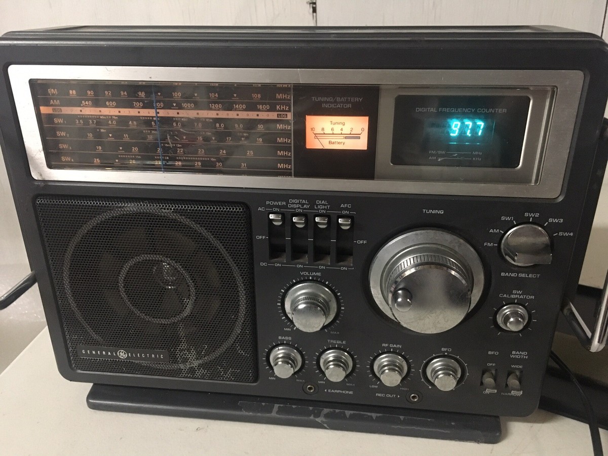 Vtg GE General Electric Model 7-2990A Portable 6 Band AM/FM