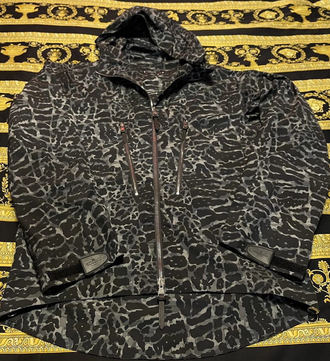 LOUIS VUITTON（LV） GIACCA FRANGIVENTO MIMETICA 100% AUTENTICA LOUIS VUITTON TAGLIA 48 RARA