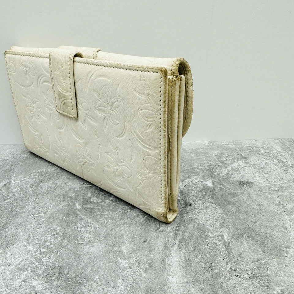 Cartera sobre largo vintage Salvatore Ferragamo de cuero blanco floral en relieve Foto 4 de 4