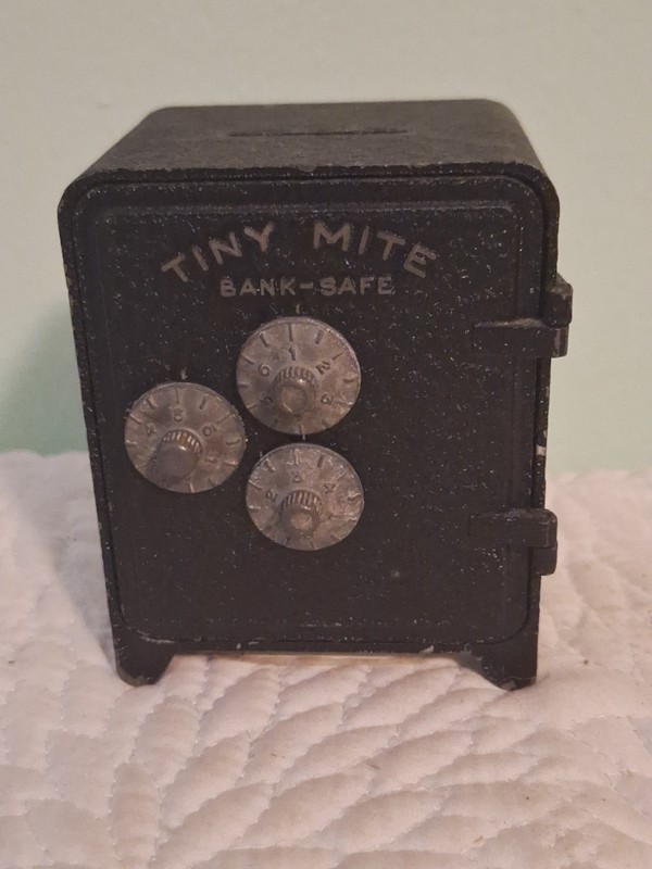 Vintage TINY MITE Coin Bank Safe Cast Iron Arrow Specialties Cali. USA 1940s