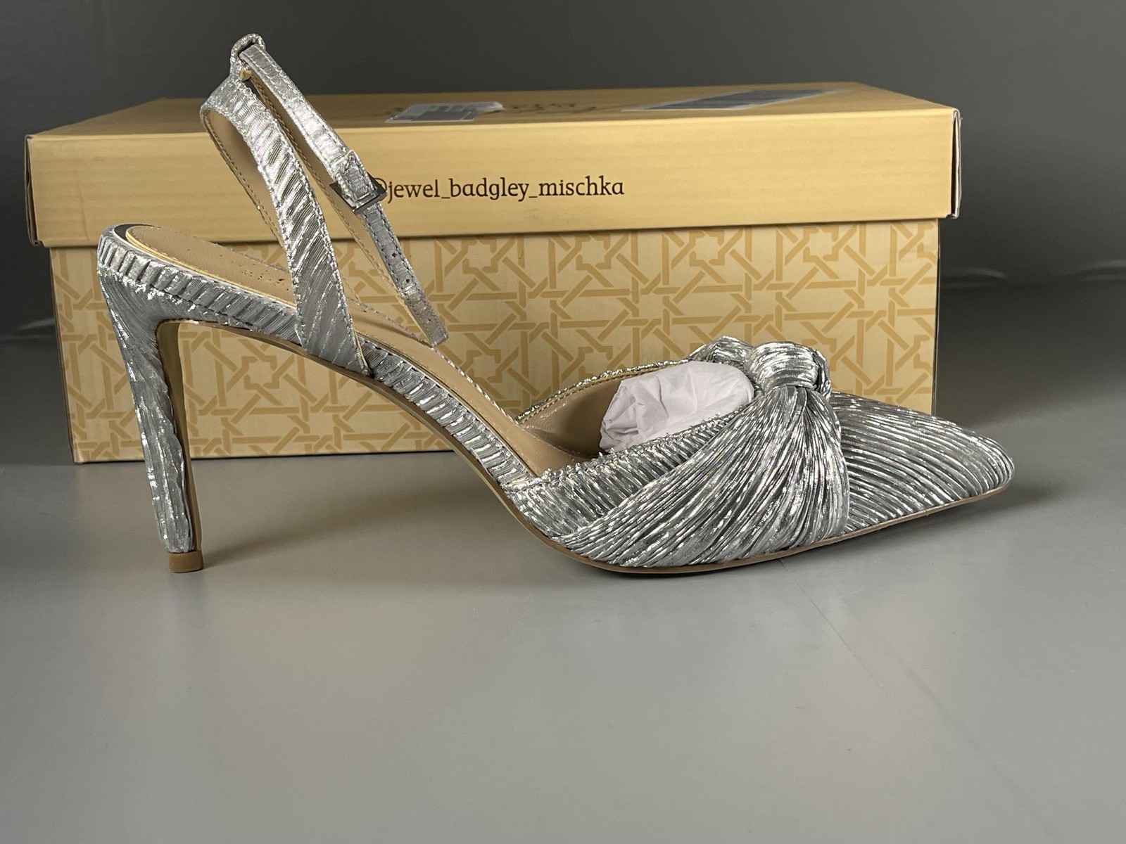 Jewel Badgley Mischka Enid Shoes Womens Size 8 Silver Bow Slingback Heels