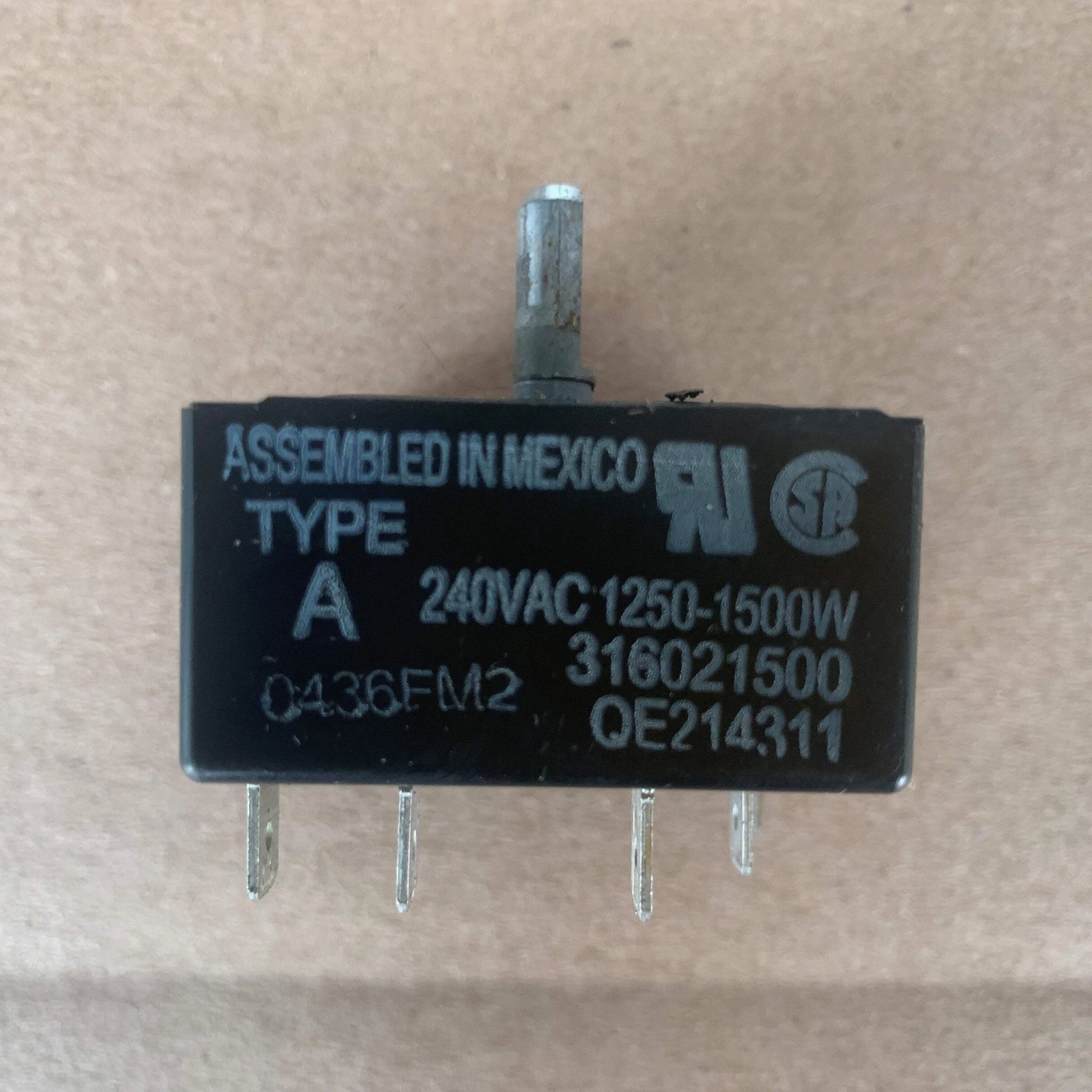 Frigidaire Range Burner Control Switch 316021500
Opens in a new window or tab