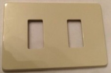 BTICINO SERIE MAGIC Placca senza viti 503 - scatto in resina colore AVORIO