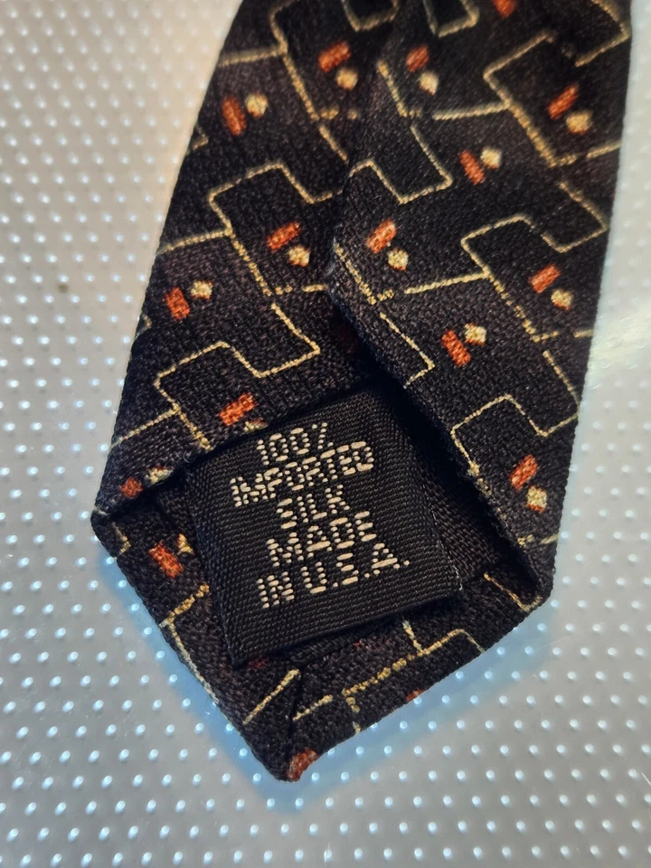 Corbata geométrica marrón vintage GUESS de seda para hombre 4 pulgadas x 56 pulgadas hecha en EE. UU. Foto 3 de 4