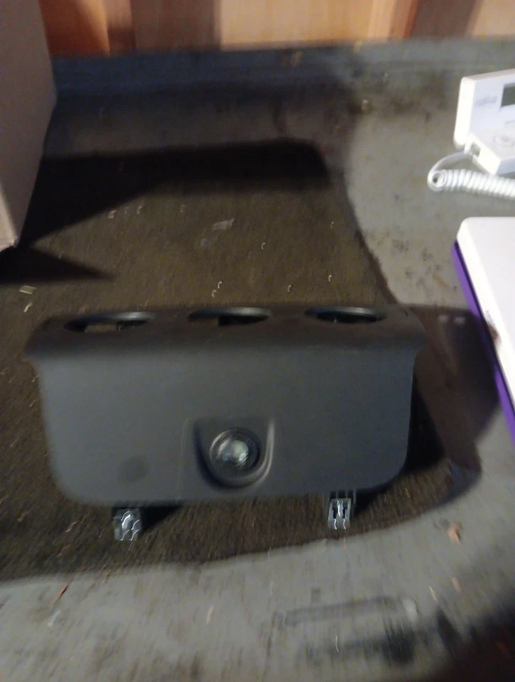 Dodge Avenger/Chrysler 200 2012-2013, embellecedor de bisel de control de clima, negro. Usado. Foto 2 de 4