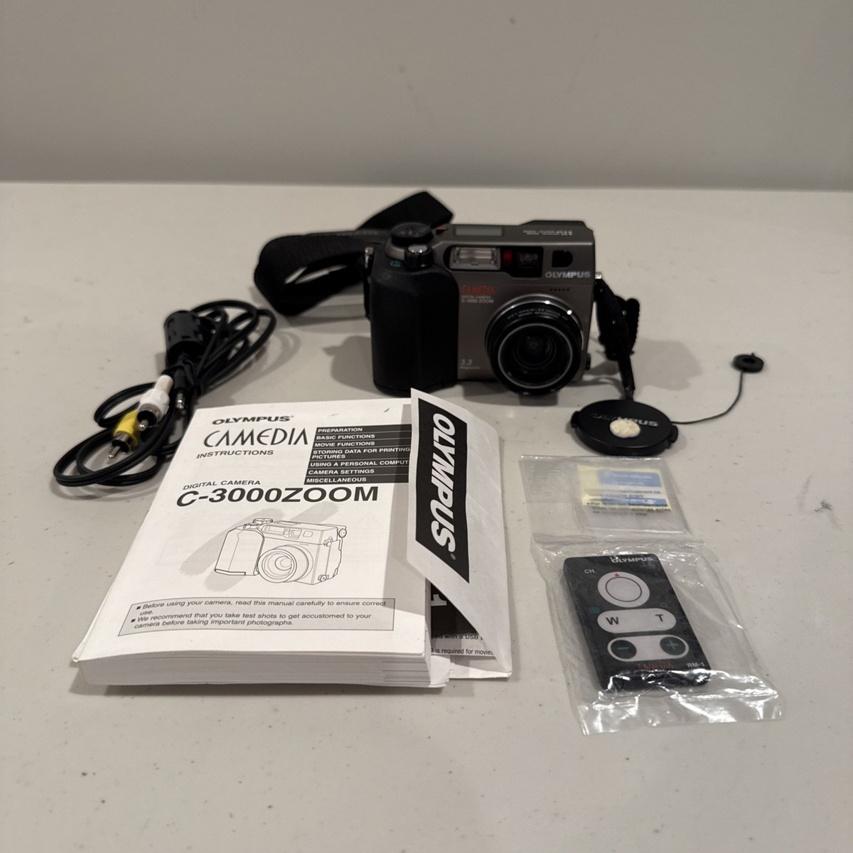 Olympus Camedia C-3000 ZOOM 3.3 Megapixel 3x Zoom Camera (TESTED