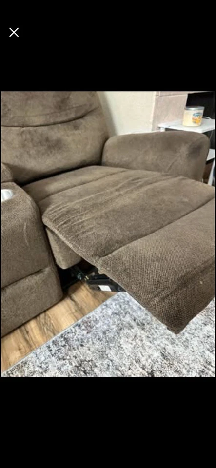 Sofá marrón y sofá de dos plazas marrón con reclinables Foto 2 de 4