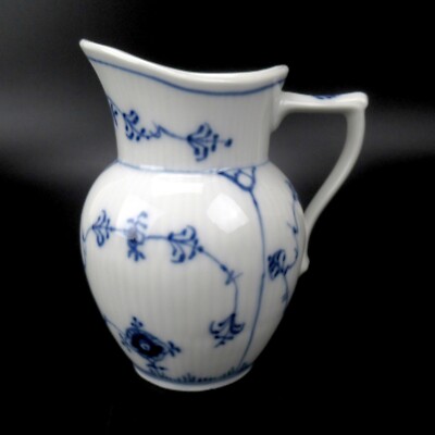 Royal Copenhagen Porzellan Milchkännchen Serie Musselmalet Gerippt 1/60 1. Wahl