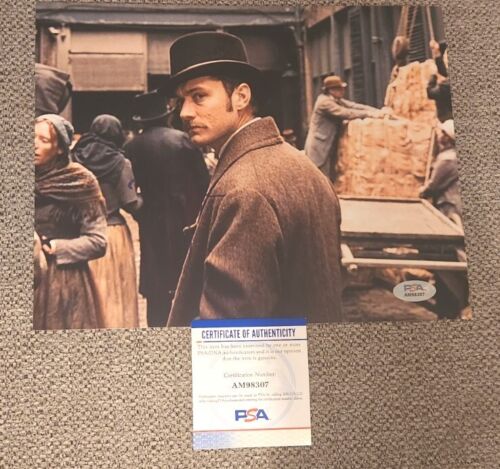 JUDE LAW SIGNED 8X10 PHOTO SHERLOCK HOLMES PSA/DNA AUTHENTICATED #AM98307 WOW  - Afbeelding 1 van 3
