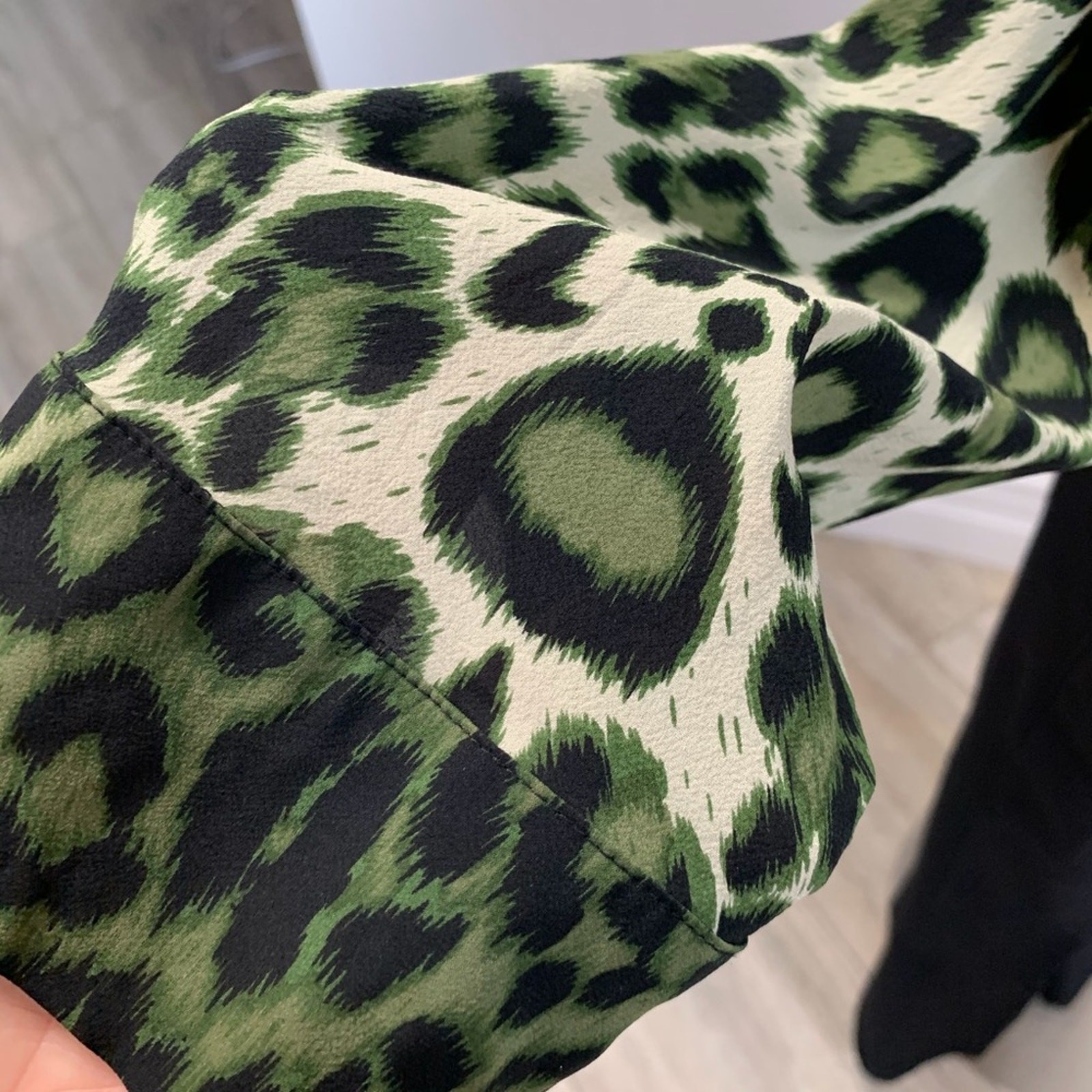 EUC Green Silk Neiman Marcus python leopard Blous… - image 6