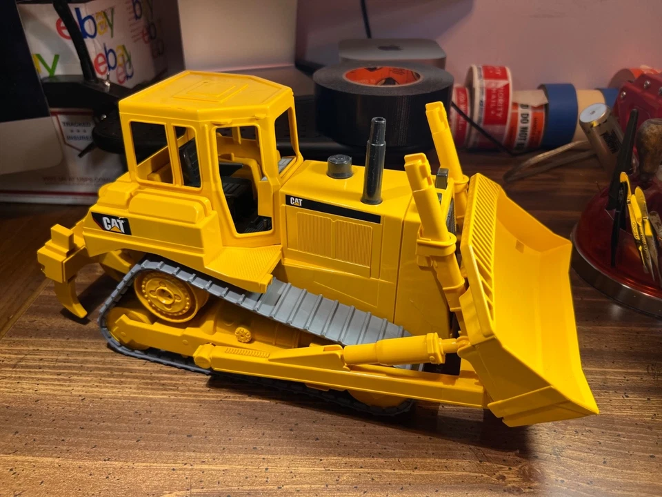 Bruder™ Made In Germany 1:16 Scale D10 Caterpillar Bulldozer + Ripper 0698 MINTY - Image 2 of 4