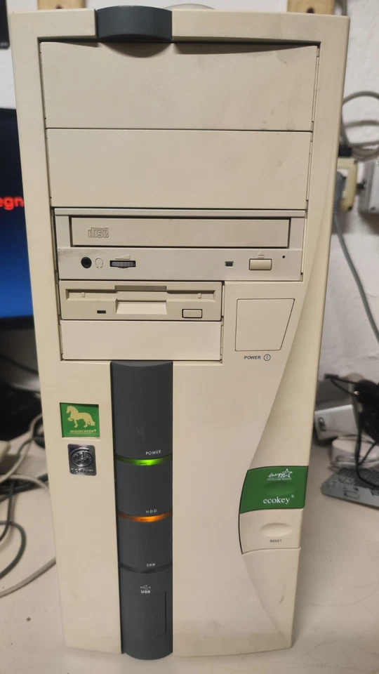 HighScreen Computer Vintage Pentium MMX 200Mhz 32Mb RAM Ati 3D NO Olivetti Amiga - Bild 2 von 4