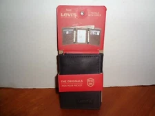 Men's Levi's Leather Trifold Wallet 1 ID Slot 6 Card Slots Interior Zipper Black