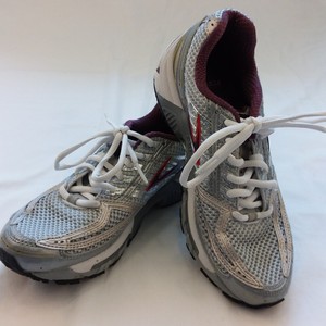 brooks defyance 6 womens gold