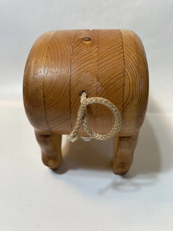 Hand-made folk art wooden piggy bank curly string tail wood latch door signed - Image 3 of 4