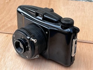 RARA FOTOCAMERA VINTAGE PHOTOAX BOYER PARIS SERIE VIII BACHELITE CON ZOOM A VITE.