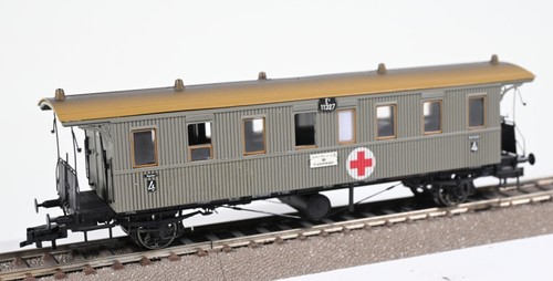 BRAWA H0 Lazarettzug Krankenwagen Wagen Nr. 11327 | Condition: Neu