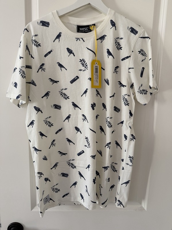 WESC T-Shirt Birds & Ammo Size Medium NEW