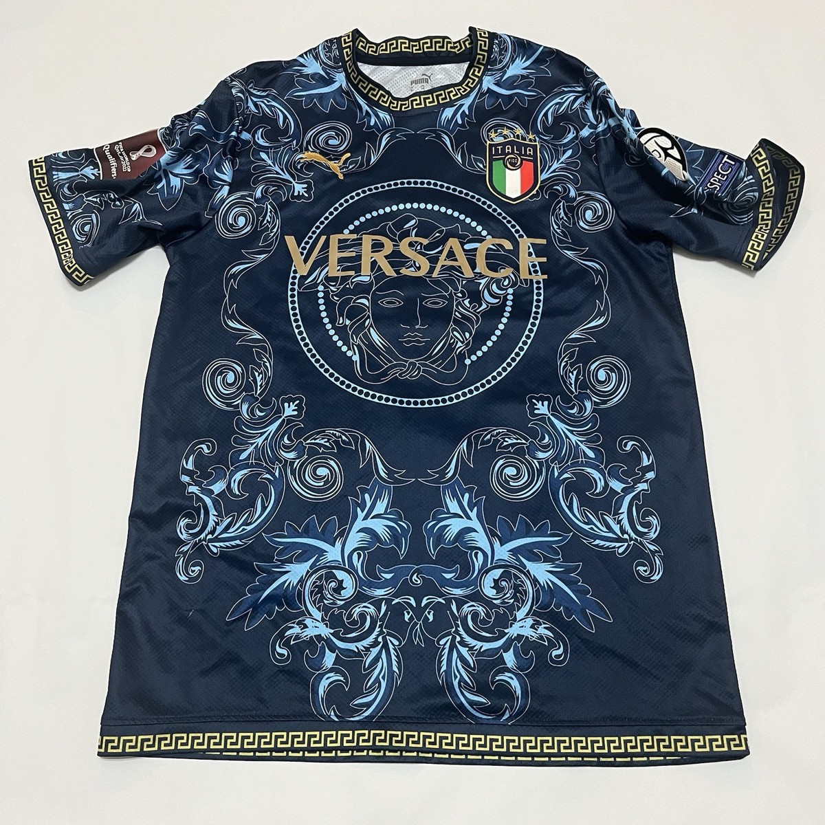 ■昇■✨新品未使用⚜️PUMA️ × VERSACE⚜️ユニフォーム Italia FIFA World Cup 2022 Qualifier Soccer Jersey Puma x