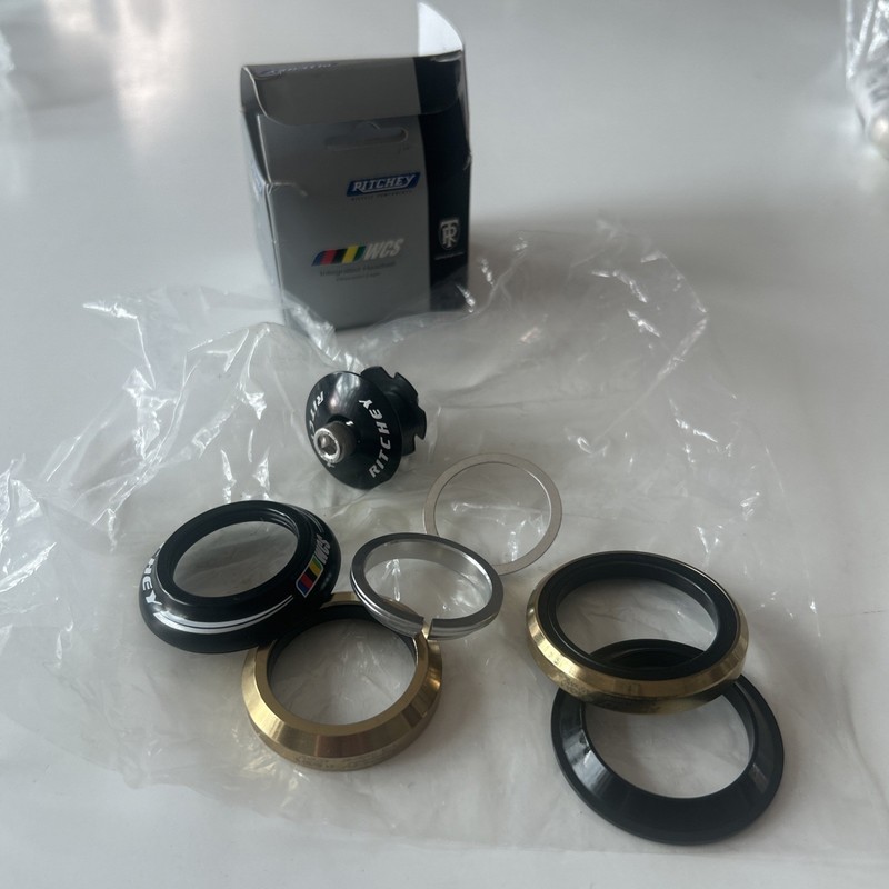 Ritchey logic zero WCS integrated Headset and gold bearings. Is42 / 1-1/4” 14423