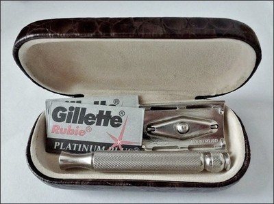 Gillette Rasierer, vintage Made in England +2 Gillette Rasierklingen, unbenutzt