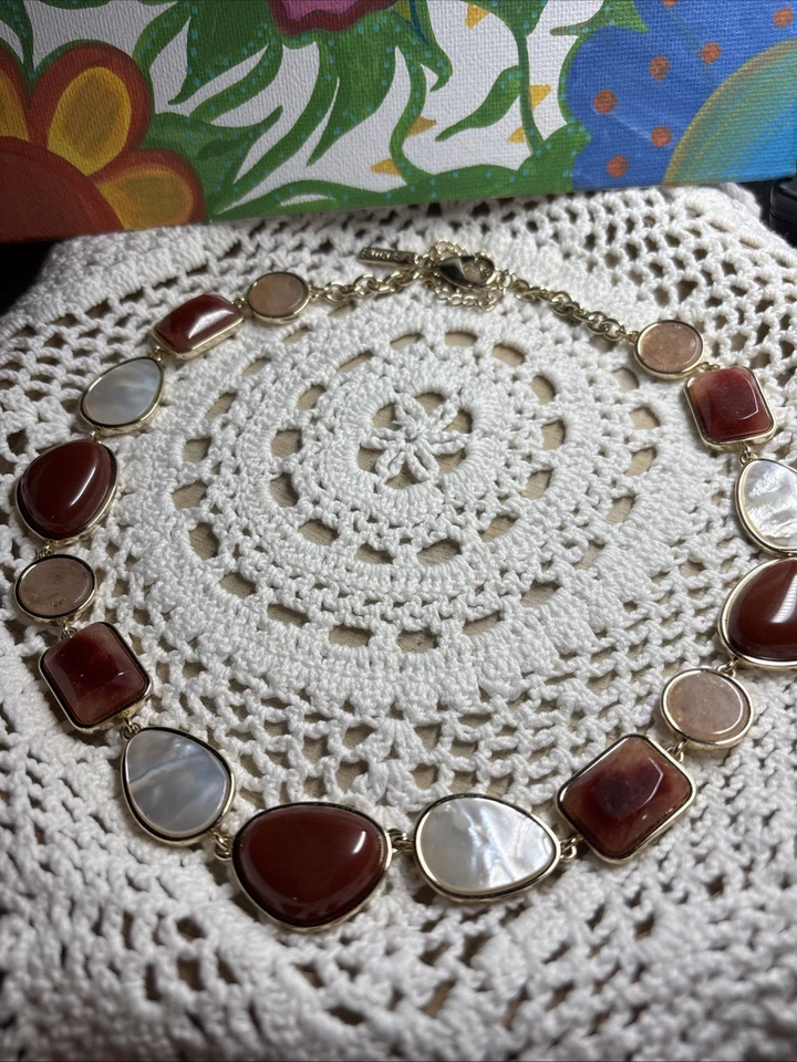 WHBM Declaración Collar Jaspe Rojo Madreperla Piedras Preciosas Tono Dorado Cadena Foto 3 de 4