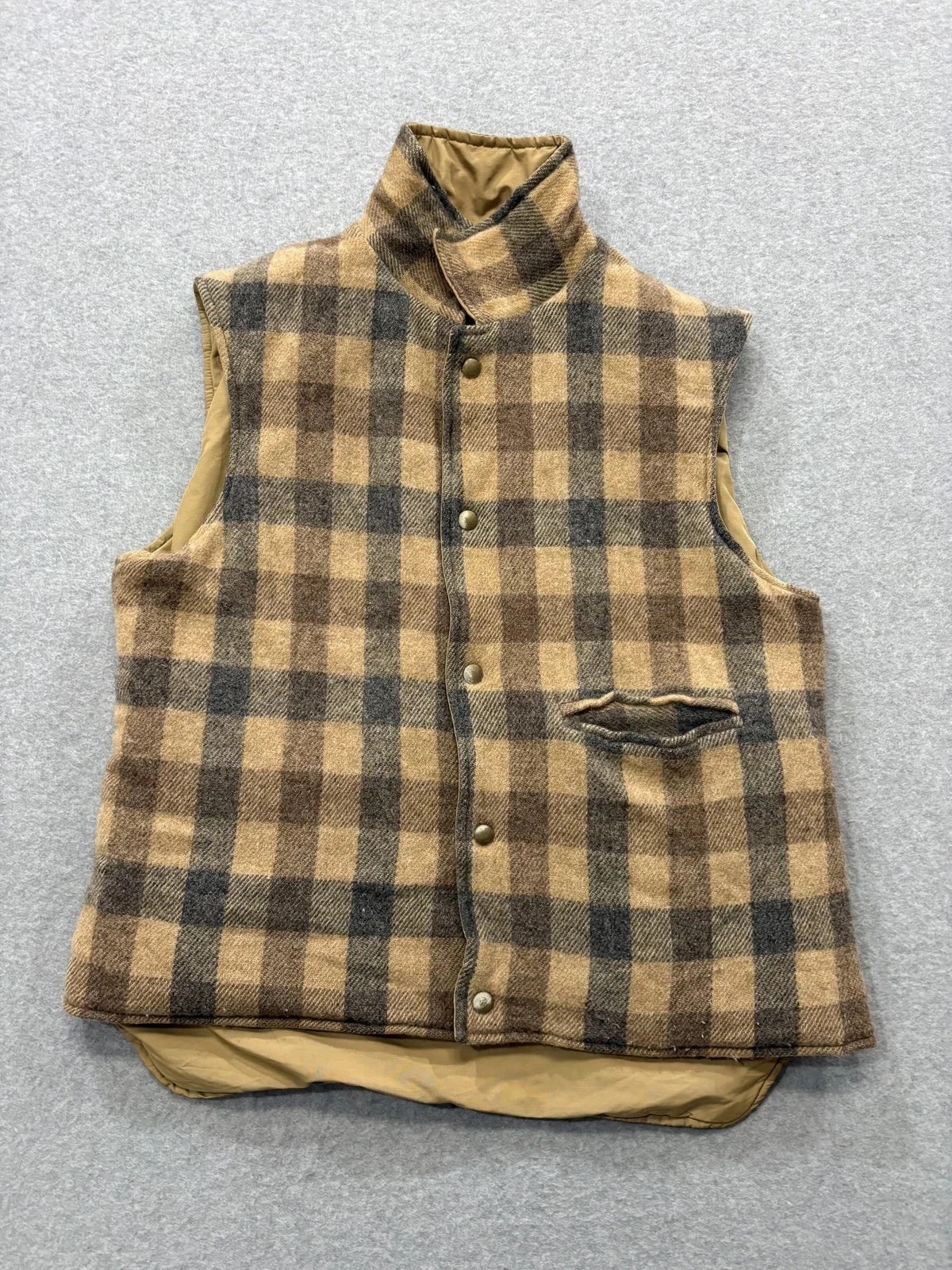 VINTAGE Woolrich Vest Mens Large Brown Plaid Reversible Puffer Hunting Insulated