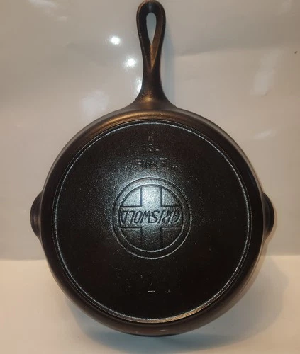 Griswold #7 Slant Logo "Erie" 701 H Cast Iron Skillet w/Heat Ring Sits Flat