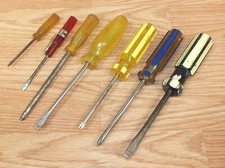 Mixed Lot of 7 Unbranded Various Size / Color Flat Head & Phillip Screw Drivers 