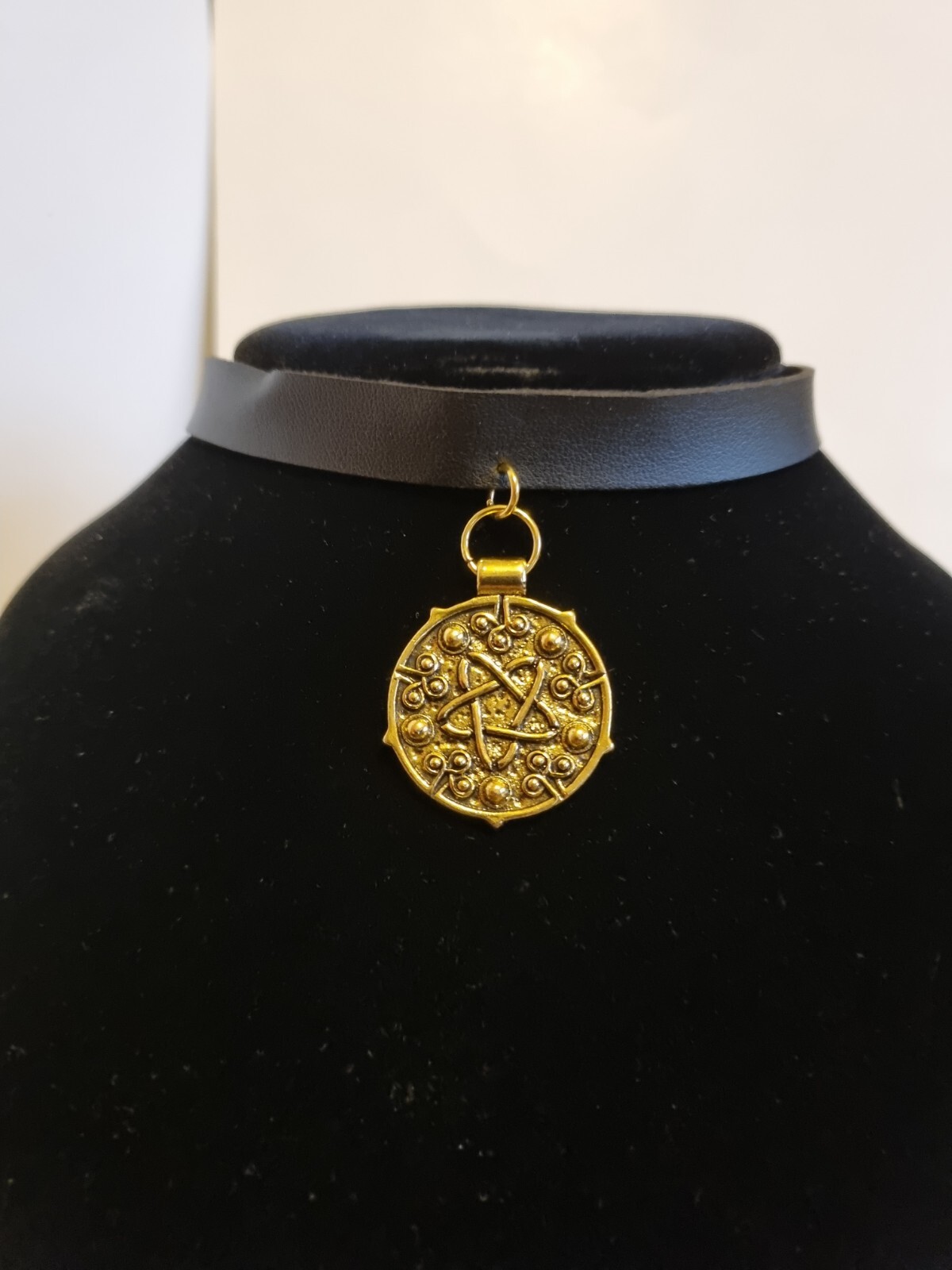 Punk Yennefer Necklace Medallion Pendant Black Faux Leather Choker Necklaces