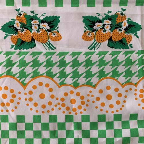 Vintage Tablecloth Strawberries Rectangle 60” X 100” Retro 1970s NWOT