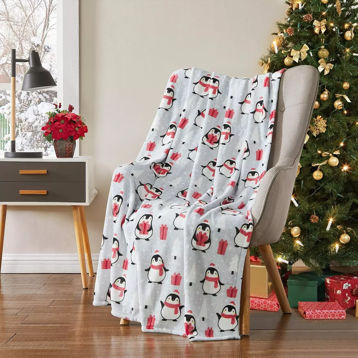 Christmas Holiday Throw Blanket: Soft Cute Winter Penguins with Presents  Snuggle