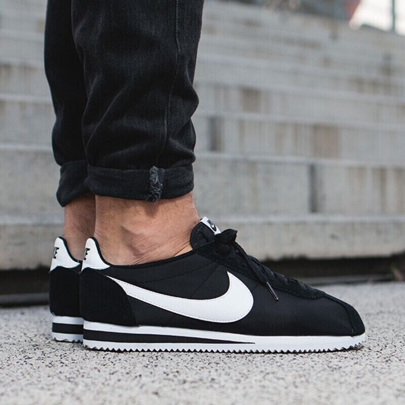 Nike Classic Cortez Nylon OG BLACK/WHITE 807472-011 Size 9 Nike Classic Cortez Nylon OG BLACK/WHITE 807472-011 Size 9