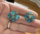 Vintage LISNER Costume Jewelry BLUE ICE RHINESTONE Screw Back Earrings NICE