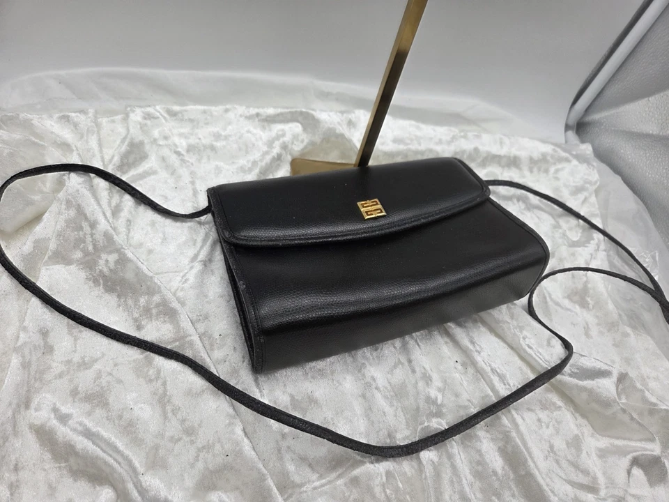 纪梵希黑色斜挎包小号 — 第 4/4 张图片