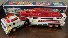 2000 Hess Fire Truck with Working Emergency Flashers, Siren  Horn New In-Box 