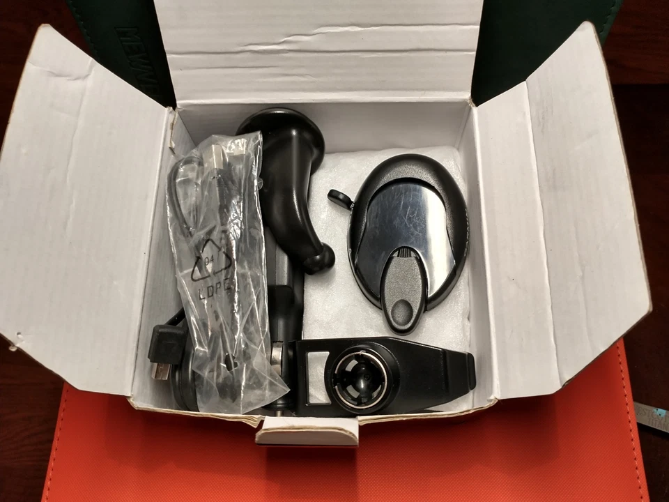 Garmin nuvi 465 LMT Truck/Car GPS Free Lifetime Maps & Traffic w/ Bluetooth - Image 4 of 4