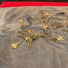 Large Lot Of Vintage And Antique Keys For Cabinets, Doors Utility, Etc. — photo 4