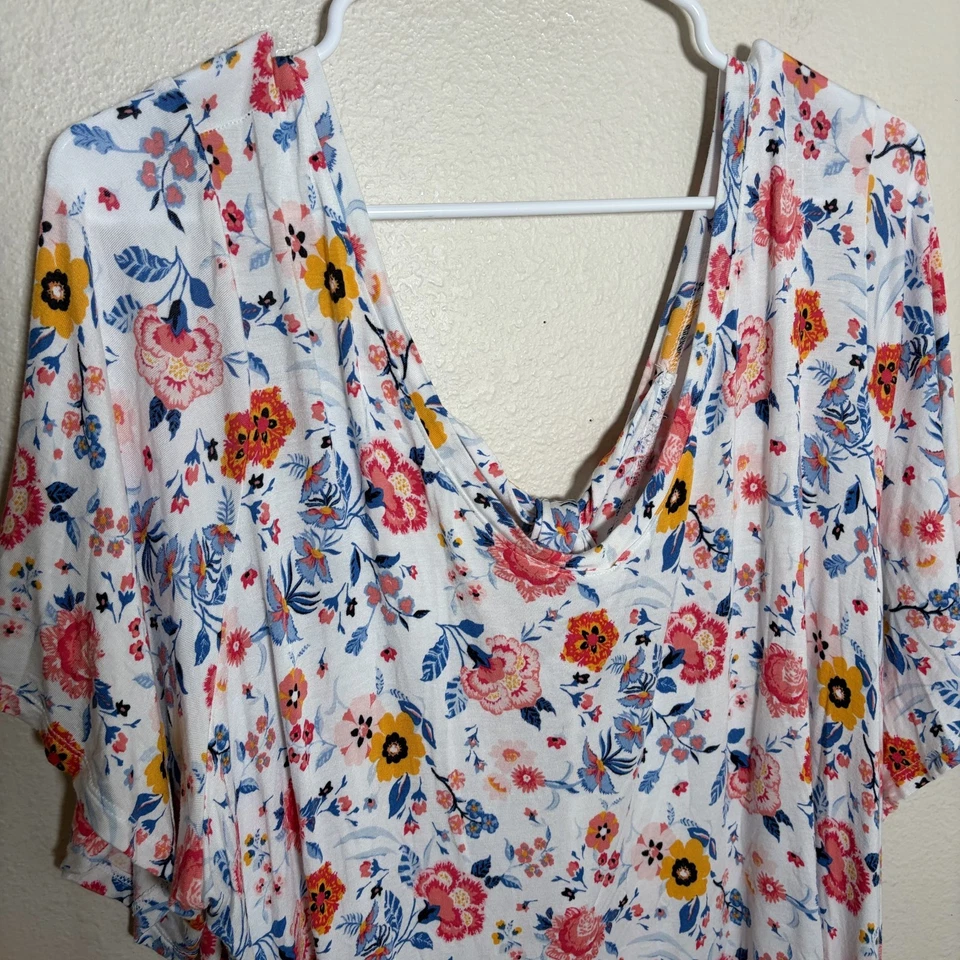 Camiseta para mujer Lane Bryant 22/24 floral swing manga corta floral lazo trasero Foto 3 de 4