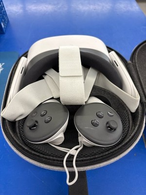 META QUEST 3S W/ CONTROLLERS & C (C26033789)
