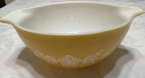 Pyrex Butterfly Gold Cinderella Mixing Bowl 1.5 Quart 442