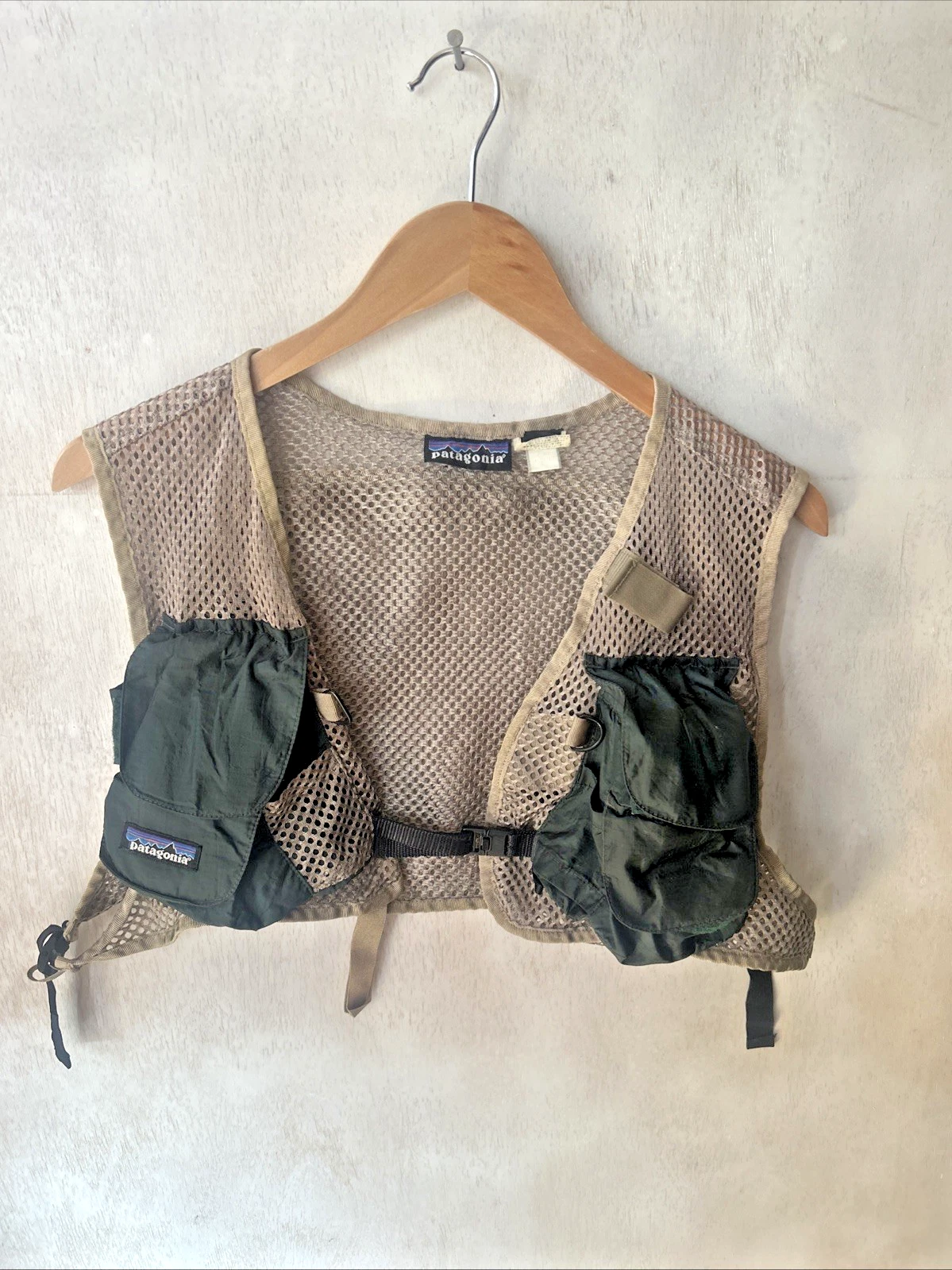Vintage Patagonia Fishing Vest Mesh Body Dark Green Pocket Size L-XL Men's (F9)
Opens in a new windo
